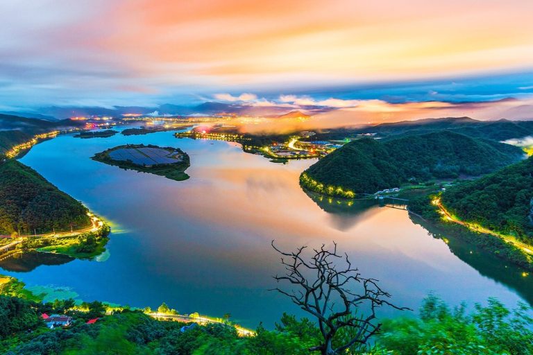 Chuncheon travel guide featuring Soyang Dam and Soyang Lake